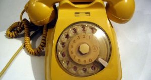 telefono giallo