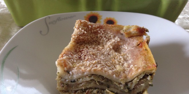 Lasagnetta di kamut con pesto , besciamella integrale e semi di sesamo